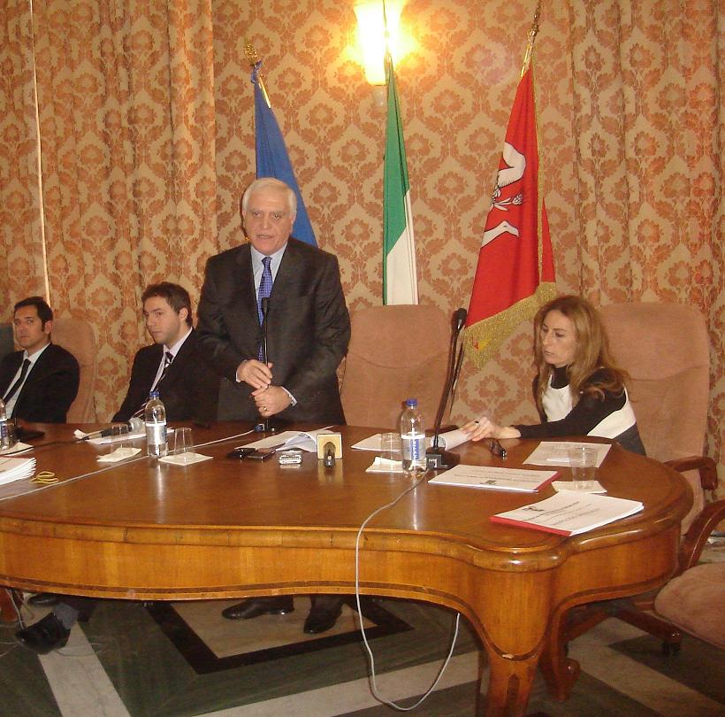 BONO ILLUSTRA LA RELAZIONE DI META' MANDATO