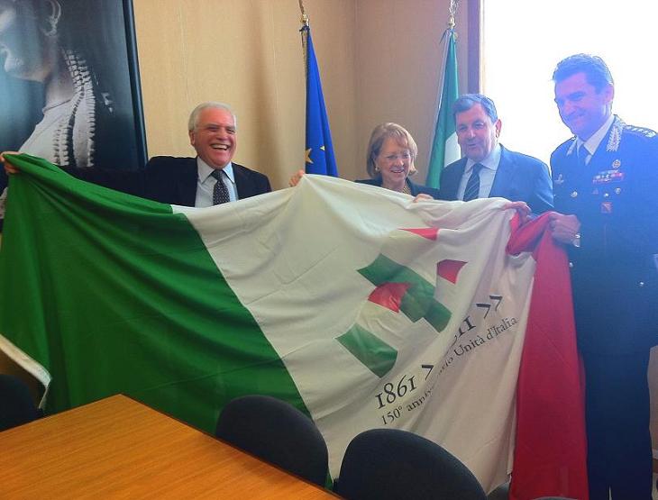 CONSEGNA BANDIERA COMMEMORATIVA