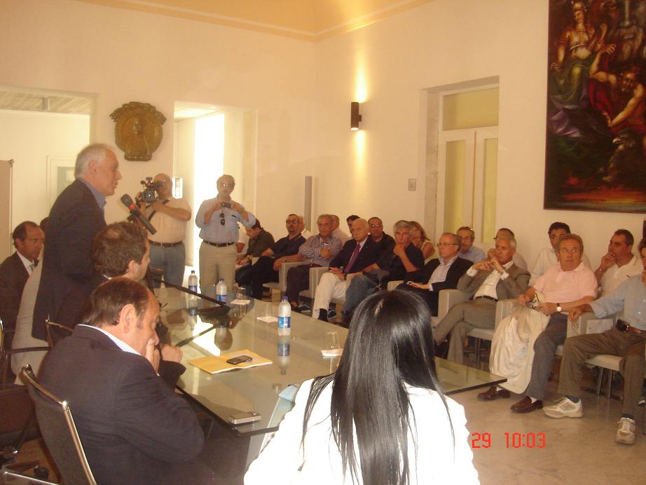 Il presidente Bono spiega  il SUAP