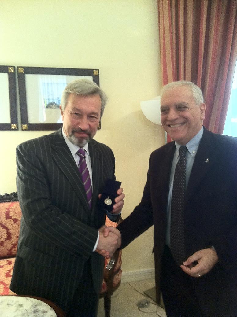 IL CONSOLE RUSSO KOROTKOV E IL PRES. BONO